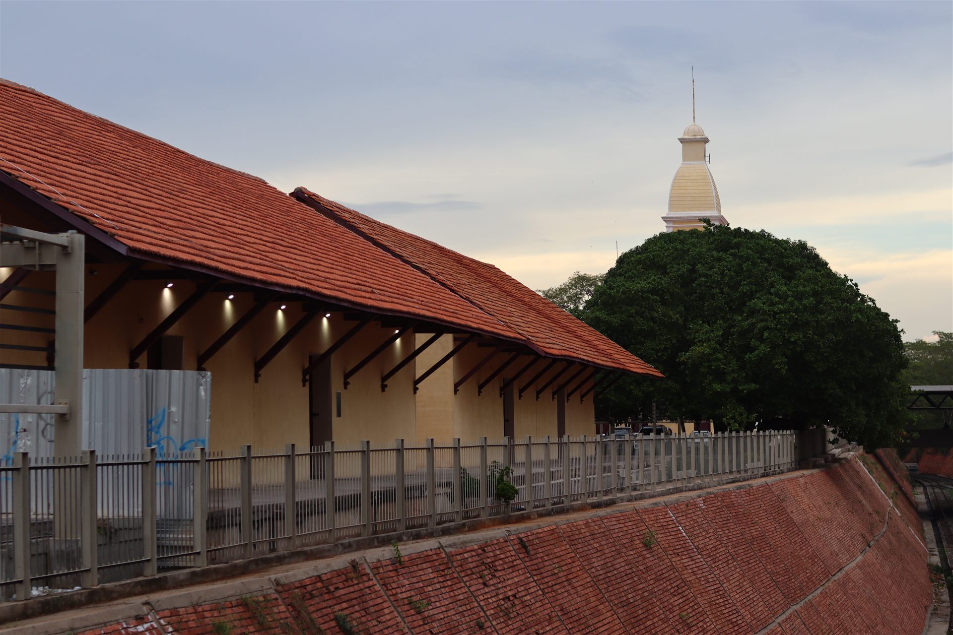 Pátio da antiga estação ferroviária e sua torre